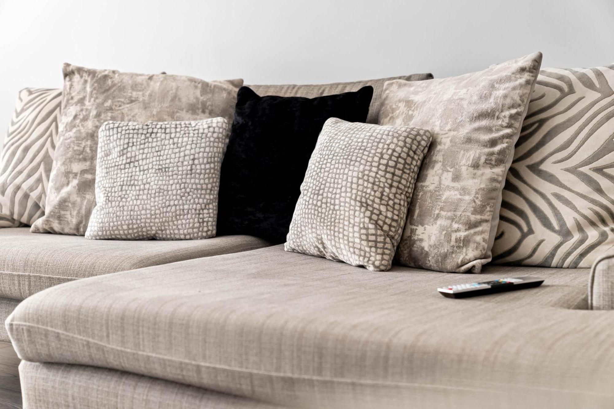 Apartment Luxury 2 Bedroom - Balcony - Parking - Netflix 97m Birmingham